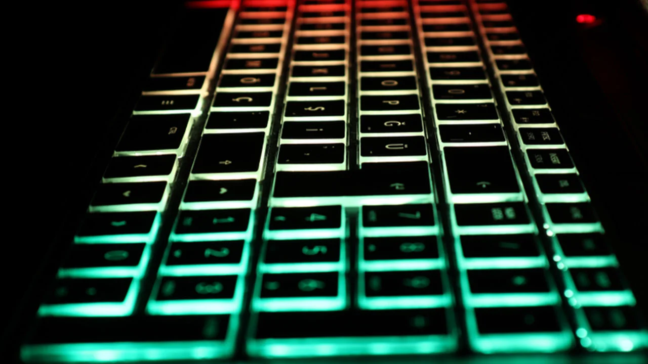 apple rgb klavye teknobizdeyiz