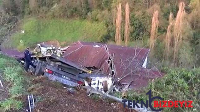 istanbulda gecekondunun uzerine tir devrildi 0