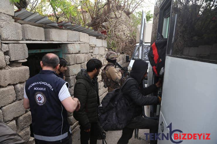 istanbulda iki haftada 10 bin sistemsiz gocmen hudut disi edilmek uzere gozaltina alindi Z3iNfHKH