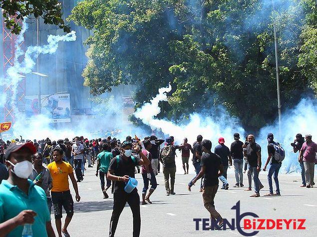 baskanlik sarayi basildi basbakanin konutu atese verildi sri lankadan isyan fotograflari 10 NYL5GjUw