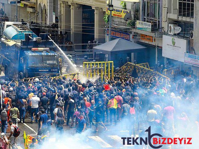 baskanlik sarayi basildi basbakanin konutu atese verildi sri lankadan isyan fotograflari 12 cvf1gpfC