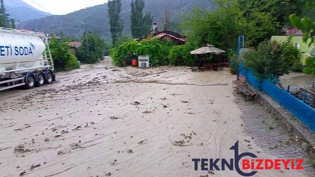 turkiye sele teslim istanbulda bir gecede 7 binden fazla simsek cakti 2 z9Uu7VcW