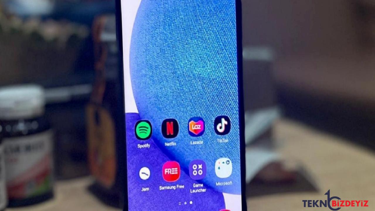 bak isine apple samsung 7 yillik telefonuna guncelleme yolladi 8JZzNLrO