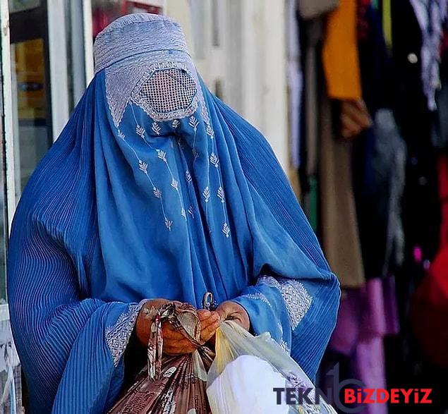 kendisini aldatan ve kucuk kizini doven kocasini bicakladiktan sonra pisiren bayanin kissasi 2 QBa1HjQI