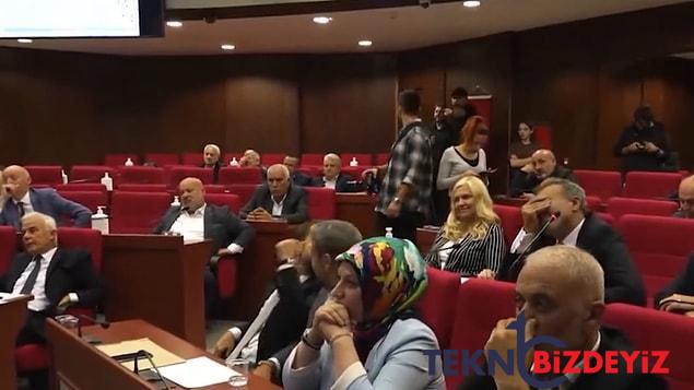 izmit belediyesinde gergin sura hirsiza hirsiz oldugunu unutturursan sana ahlak dersi verir 0