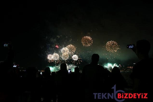 istanbul bogazi 29 ekim kutlamalari ile aydinlandi 2 c86nuZPJ