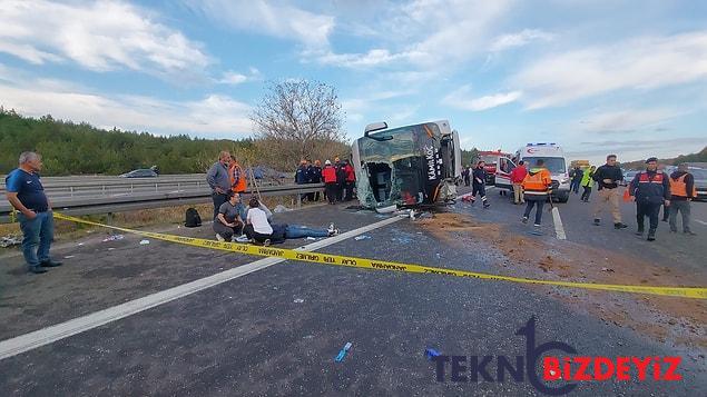 boluda yolcu otobusu bariyerlere carpip devrildi 3 meyyit 16 yarali 0 nXktmhcu