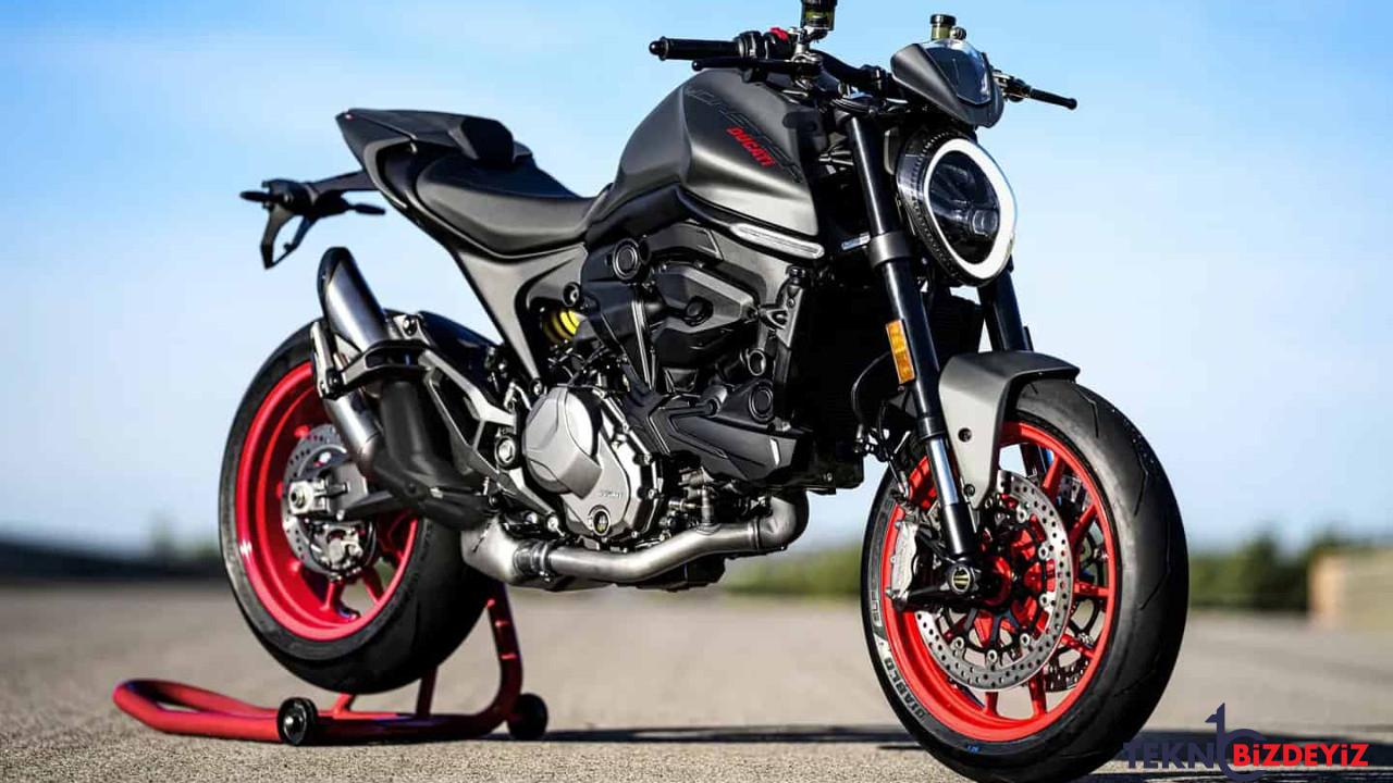 gelecegin teknolojileri ile donatilmis ducati monster motosiklet RJMpurna