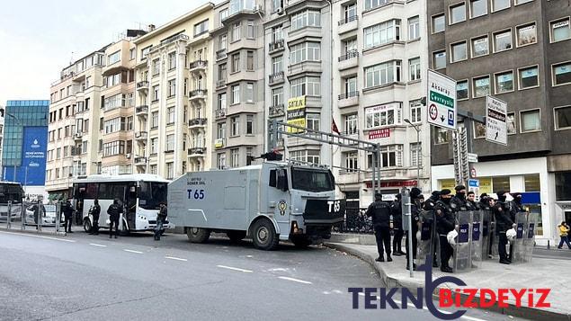 siddete karsi bir ortaya gelen bayanlar polis ablukasinda cok sayida gozalti var 0 AXw8CHrU