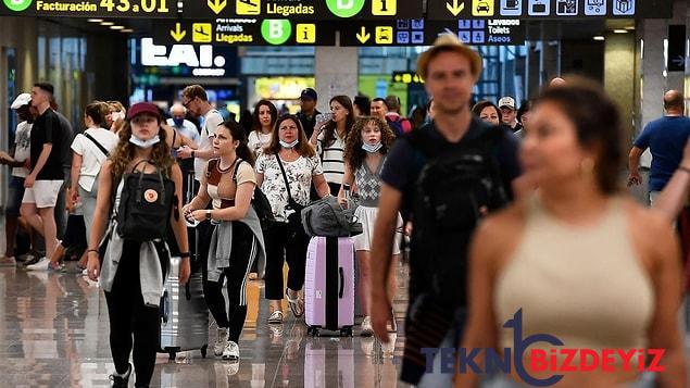 istanbul seferi yapan ucak ispanyaya acil inis yapti 28 yolcu kacti 0 JBvw5jVz