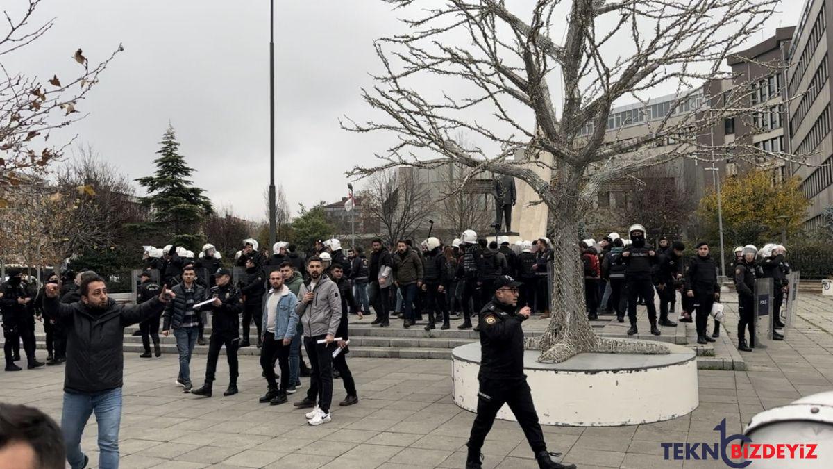 kadikoyde yapilan harekete polis mudahalesi 70 kisi gozaltina alindi FrrgFbpr