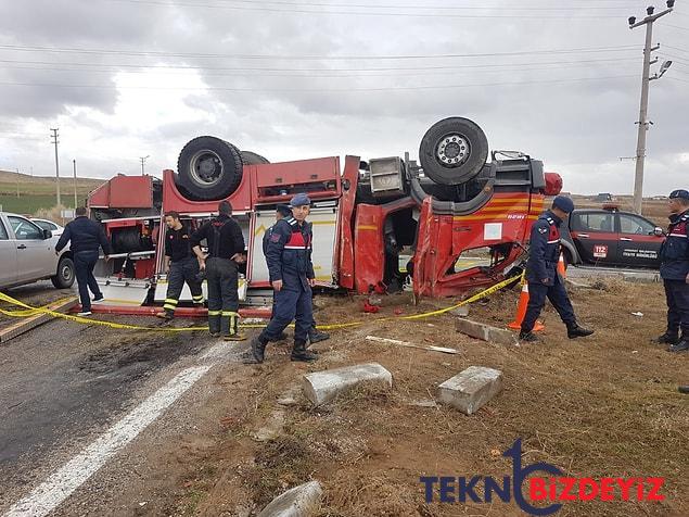 2 tip minibusu devrildi onlara yardima giden itfaiye araci da kaza yapti 1 meyyit 47 yarali 2 JSHGLn9R