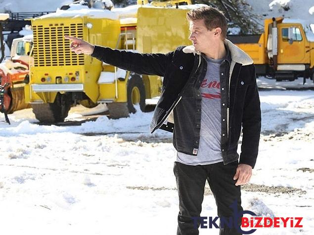 avengers sinemasinin hawkeyei jeremy renner dehsetli kar kazasinin akabinde hastaneden paylasim yapti 3 bMbVbsYH