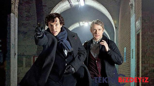 sherlock dizisinin senaristi oyunculuklarina hayran birakan benedict cumberbatch ve martin freemana seslendi 6 vprnDm6e