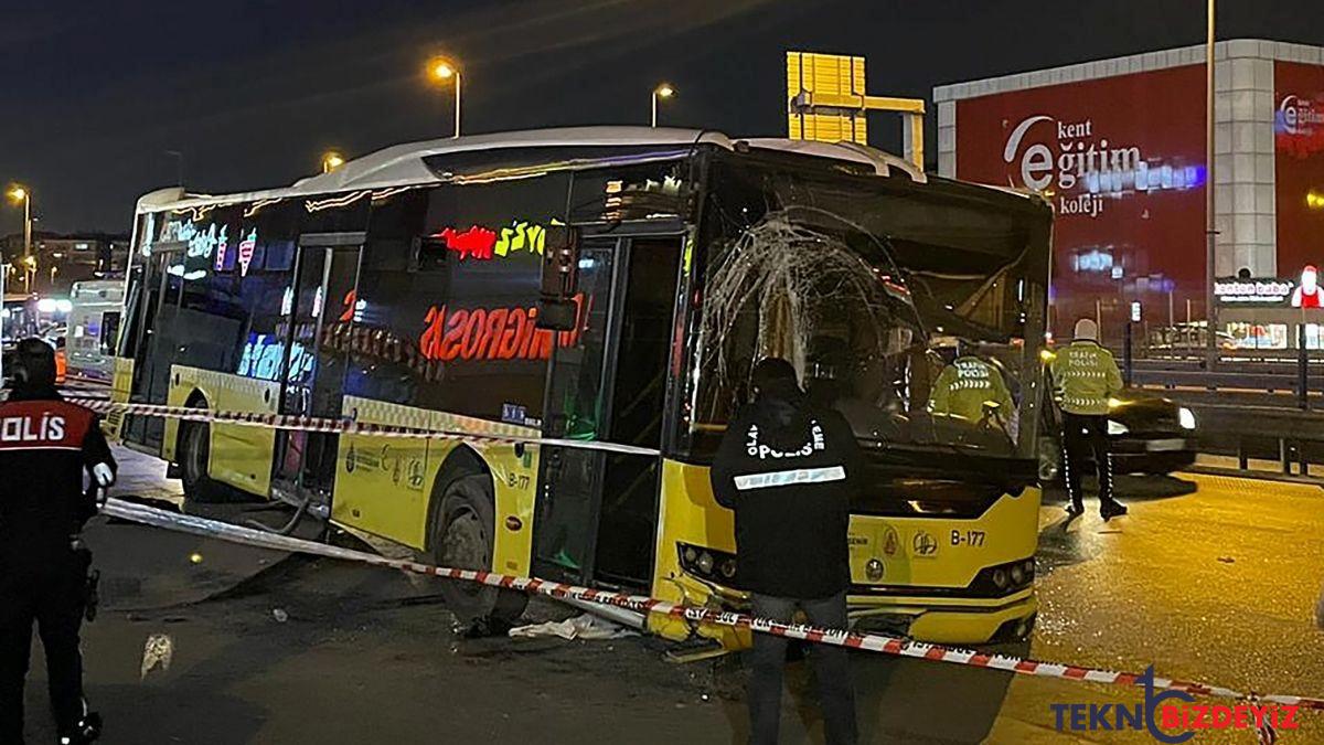 bahcelievlerde belediye otobusu duraga daldi meyyit ve yaralilar var FLm1XqPc