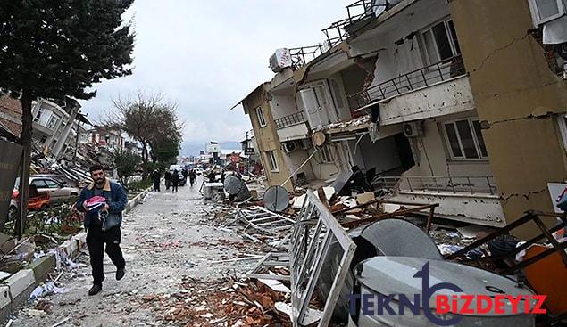 deprem bolgesinde yeni kesim para karsiligi agir hasarli meskenlere giriyorlar 0 fGvhHEvp