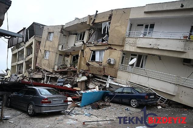 deprem bolgesinde yeni kesim para karsiligi agir hasarli meskenlere giriyorlar 2 j5nJrY5A