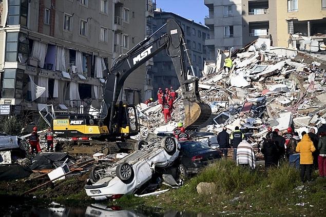 enkaz altidan cikarilan 5 yasindaki yagmurun usuyorum baba kelamlari bogazimizi dugumledi 0 YUGvmjVQ