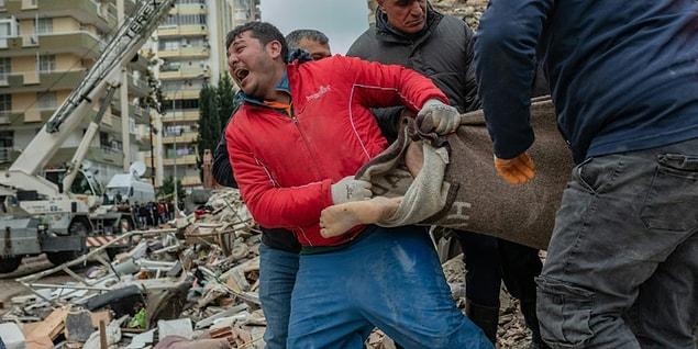 ihmal yikim ve gozyasi yureginizi burkacak 21 fotograf ile turkiyenin buyuk sarsintisi 24 fG1gYQrB