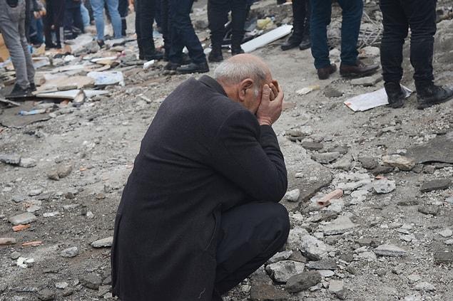 ihmal yikim ve gozyasi yureginizi burkacak 21 fotograf ile turkiyenin buyuk sarsintisi 5 WPgHMRdq