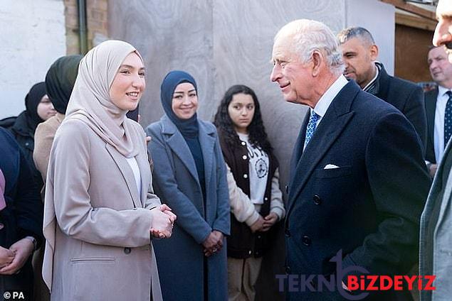 kral charles londradaki deprem gonullusu turkleri ziyaret ederek turk restoranina gitti 3 ffBJaLiB