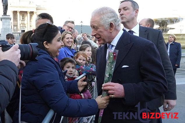 kral charles londradaki deprem gonullusu turkleri ziyaret ederek turk restoranina gitti 4 U8HWSBjL