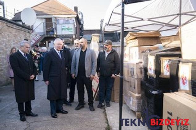 kral charles londradaki deprem gonullusu turkleri ziyaret ederek turk restoranina gitti 8 URcOw1it