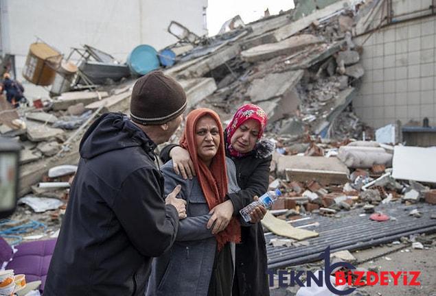 sarsinti bolgesinde umutla bekleyen bayanlarin manzaralari icimizi sizlatti 1 hejFaePr