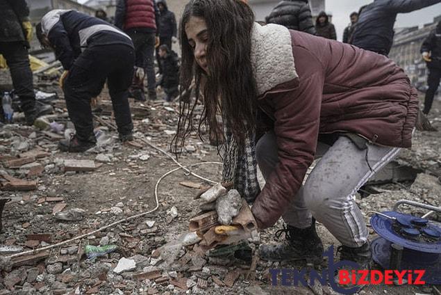 sarsinti bolgesinde umutla bekleyen bayanlarin manzaralari icimizi sizlatti 18 CMGai7Tf