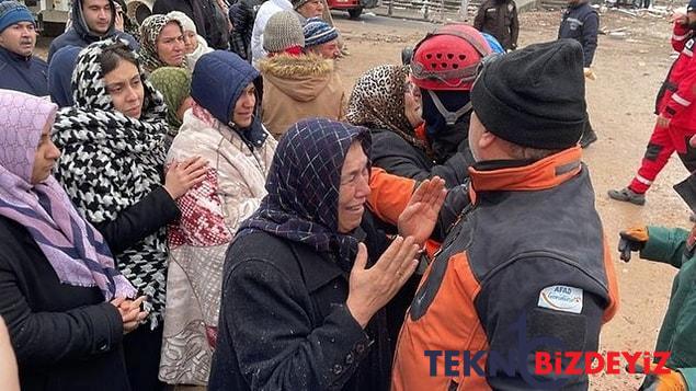 sarsinti bolgesinde umutla bekleyen bayanlarin manzaralari icimizi sizlatti 5 HztD2ZmM