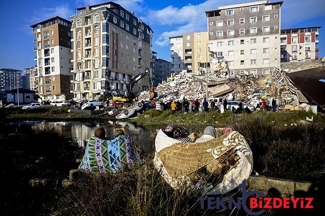 sarsintinin akabinde enkaza donen kentlerin duvarlarindaki yazilar bogazinizi dugumleyecek 1 k2lQ1XJY