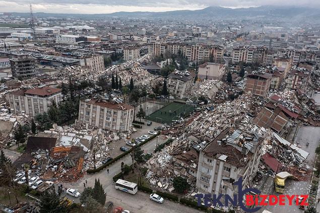 zelzele bolgesinde yer alan bir istekli afad ile oteki ulkelerin arama kurtarma takimlarini karsilastirdi 0 tGQlvNcl