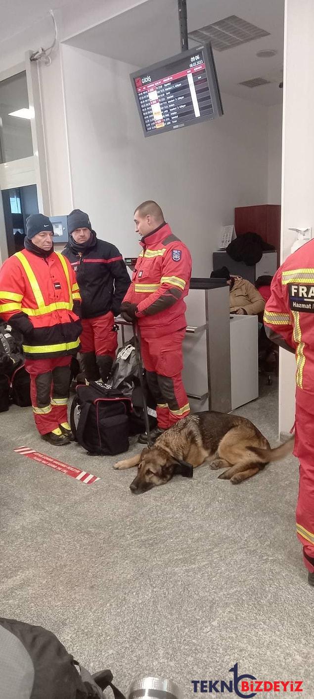 zelzele bolgesine giden fransiz arama kurtarma gruplarinin imajlari icimizi bir nebze de olsa isitti 9 p4y2pCtM